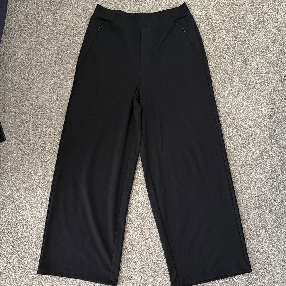 Ninepine Asana Relaxed Straight leg pants size Medium petite (26” inseam)